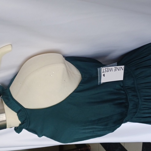 Nine West Sleeveless Ruffle Halter Peplum Top, Forest Green, XS, 19"PTP, 24"L - Picture 4 of 7